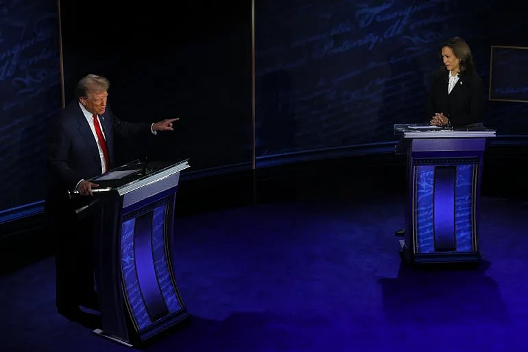 বিতর্কের মঞ্চে কমলা হ্যারিস ও ডোনাল্ড ট্রাম্প